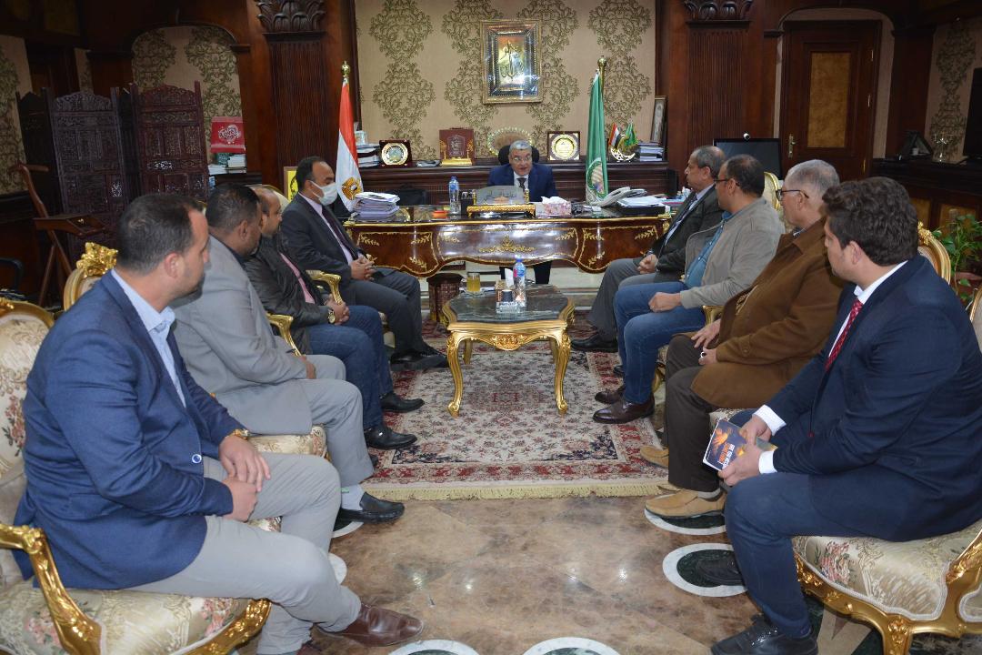 إقامة 6 معارض 
