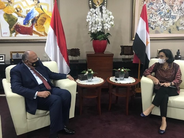 خلال جولته الآسيوية.. وزير الخارجية يلتقي وزيرة المالية الإندونيسية