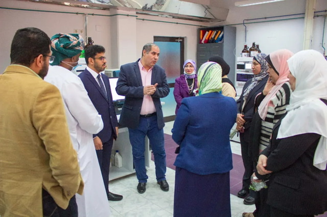 وفد عُماني يزور المعمل المركزي للمبيدات بالقاهرة