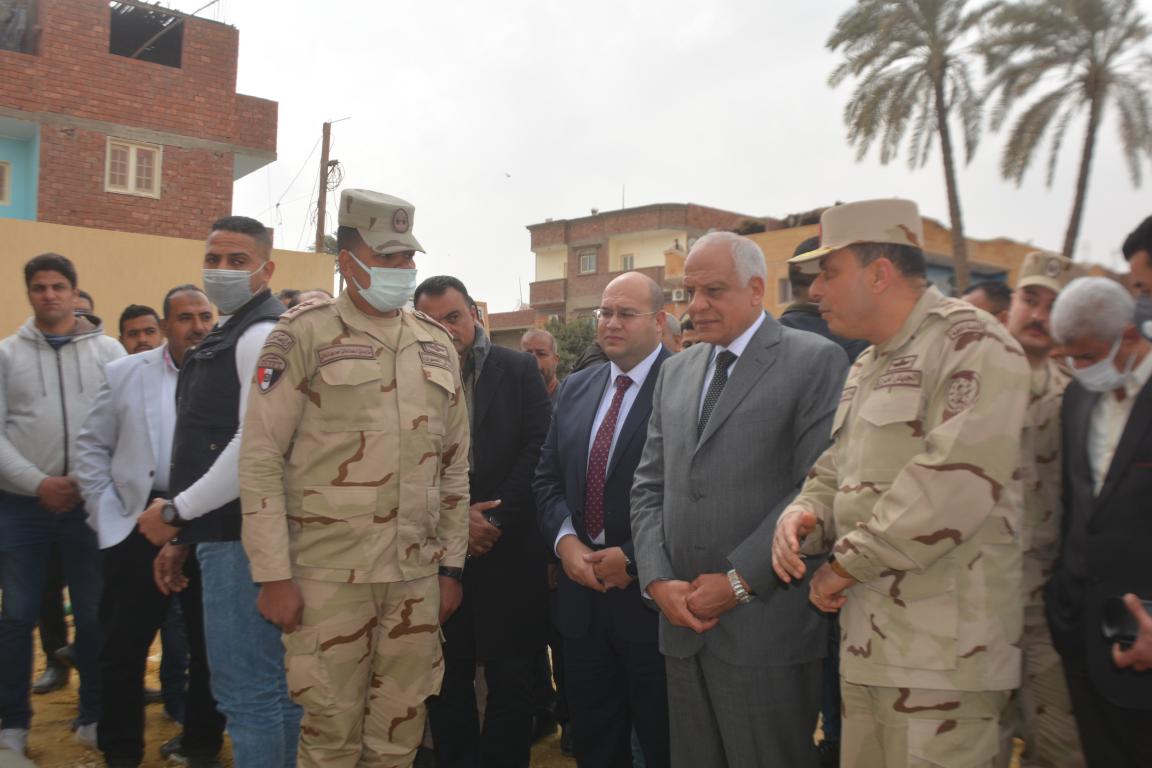 محافظ الجيزة وقائد المنطقة العسكرية يتفقدان مشروعات مبادرة حياه كريمة فى مركز ومدينة الصف
