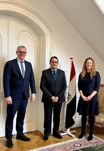 السفير المصرى فى كوبنهاجن يناقش موضوعات الاستثمار والصحة والطاقة  مع المسئولين