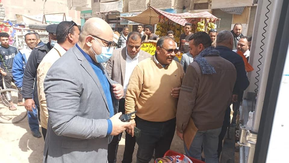 ضبط 144 مخالفة وتحرير 26 محضر تمويني ومصادرة 5 طن من الألبان ببني مزار بالمنيا