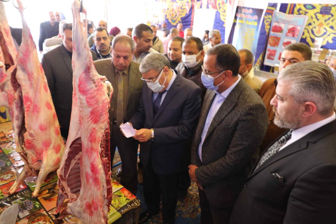 محافظ المنيا يفتتح معرض 