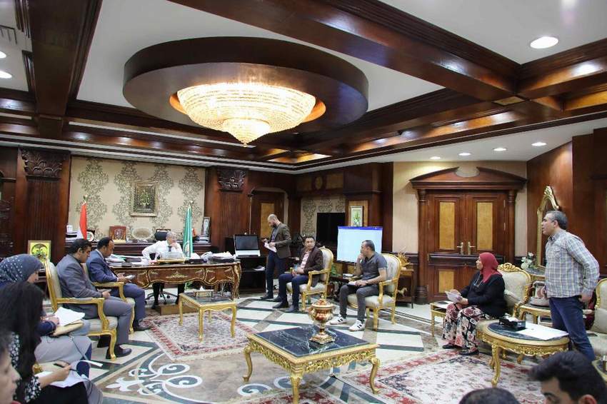 محافظ المنيا يوجه بالمتابعة والتدقيق لتنفيذ مشروعات المبادرة الرئاسية 