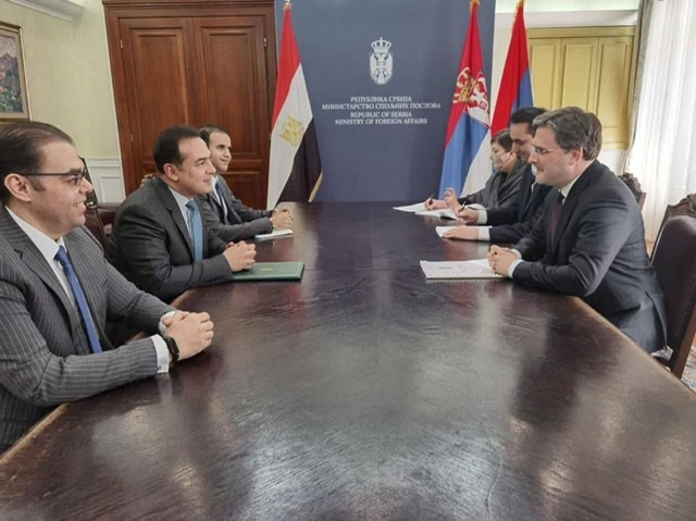 السفير المصري في بلجراد يناقش أهم موضوعات التعاون الثنائي مع وزير الخارجية الصربي