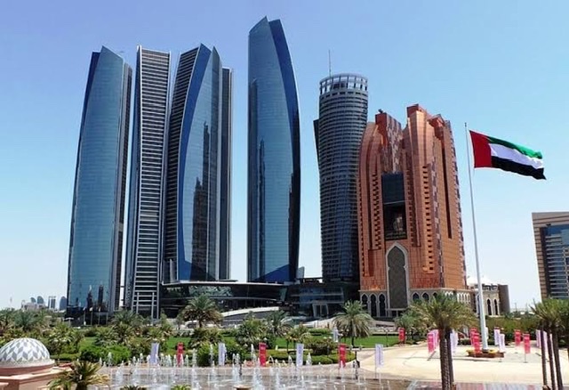 بعد سيطرة طالبان.. الإمارات تستضيف الآلاف من الأسر الأفغانية 