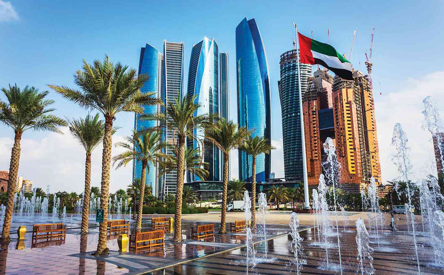 الإمارات تستدعي سفيرة السويد بعد حرق متطرفين نسخا من القرآن


