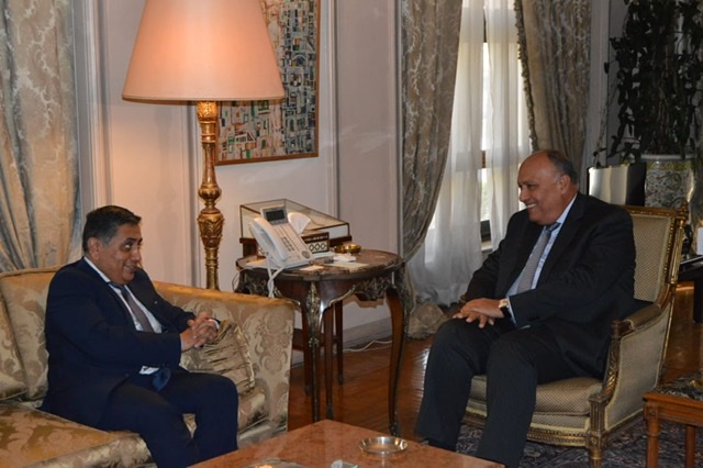 شكري يستقبل وزير الدولة البريطاني لشؤون شمال إفريقيا 