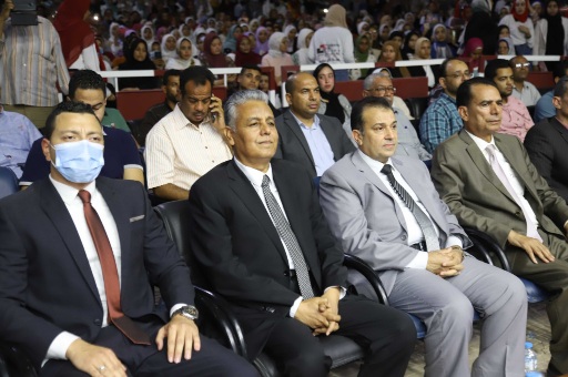 الداعية مصطفى حسنى في ندوة بجامعة جنوب الوادى بعنوان 
