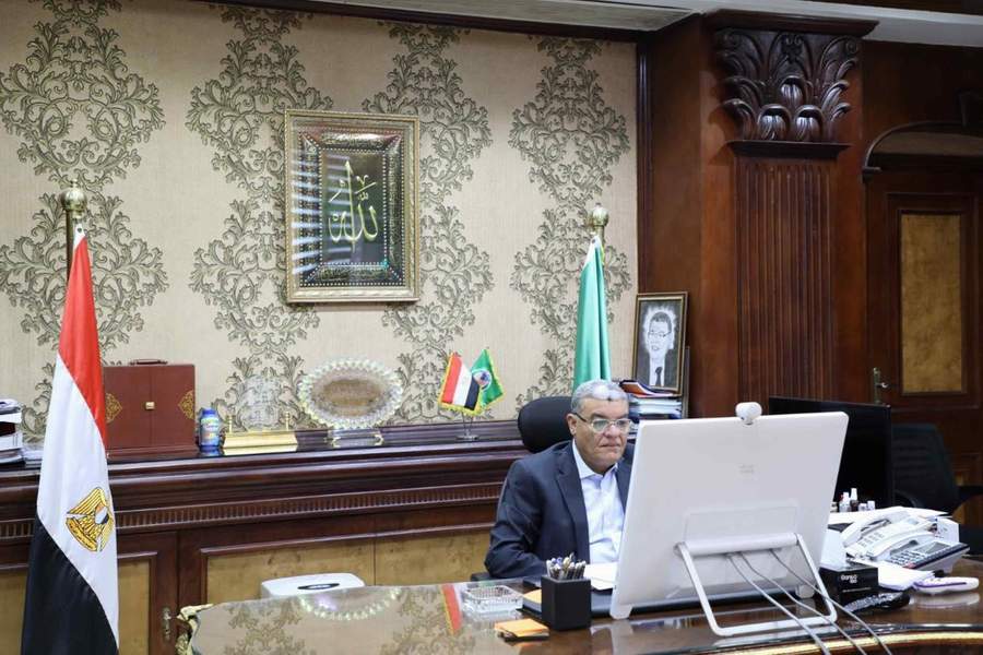 محافظ المنيا يشارك في اجتماع وزير التنمية المحلية لمتابعة انتظام توريد محصول القمح