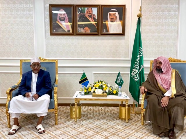 وكيل وزارة الشؤون الإسلامية السعودية يلتقي مفتي زنجبار بجدة