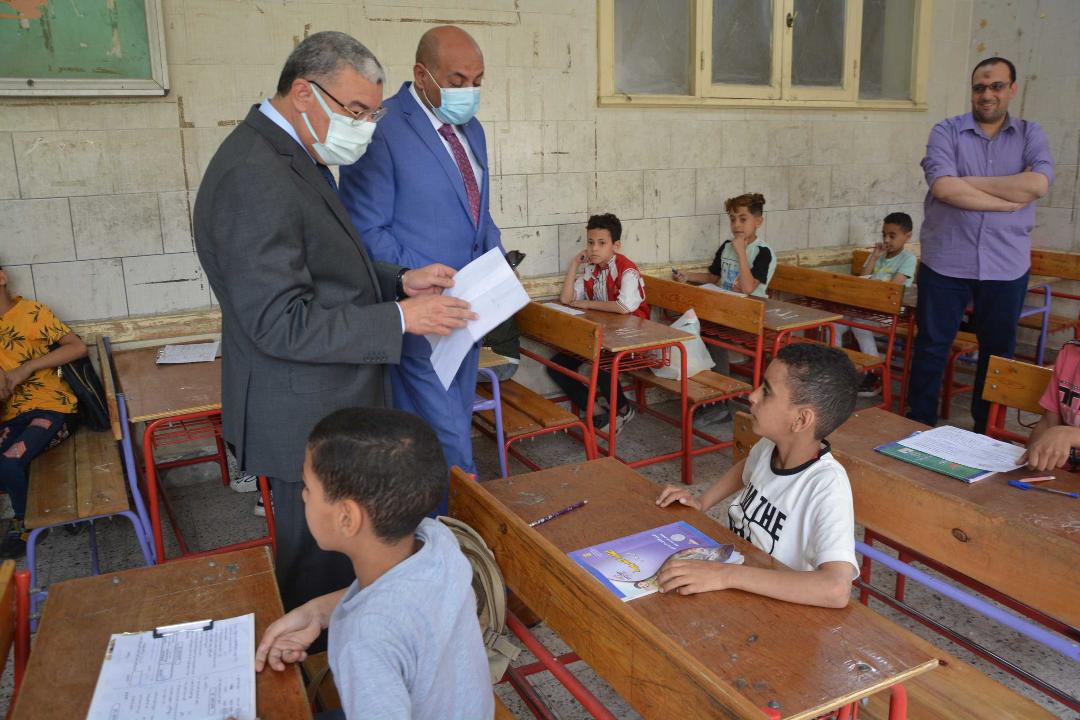 محافظ المنيا يتابع بدء امتحانات 