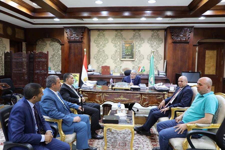 محافظ المنيا يستقبل وفد المديرية المالية، لمتابعة فعاليات ورشة عمل 