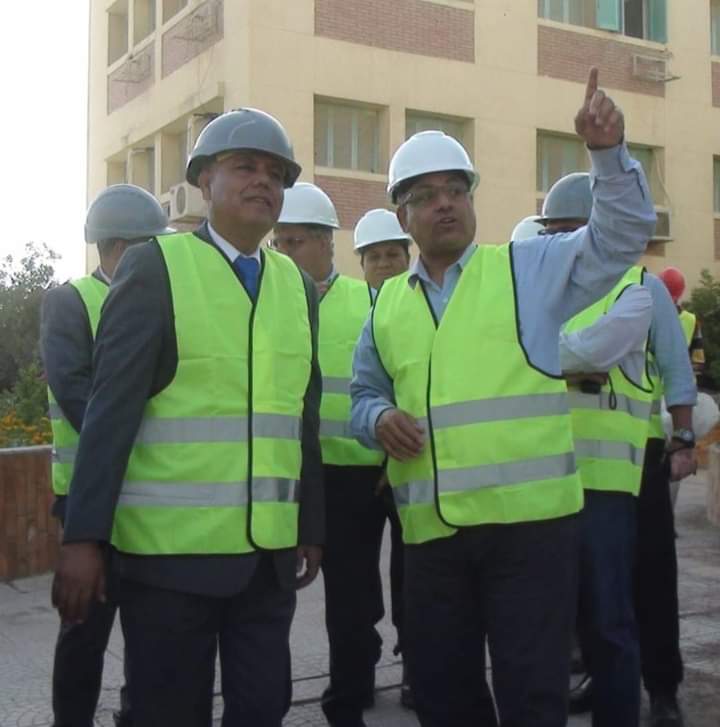 رئيس جامعة جنوب الوادي يزور  مصنع اسمنت قنا