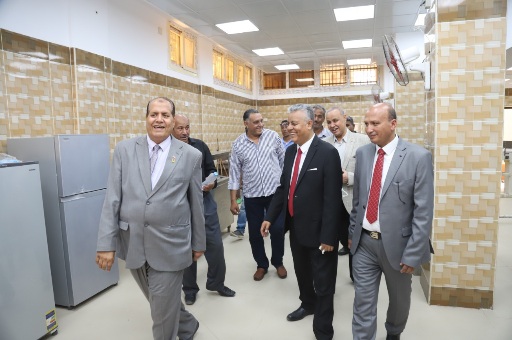 رئيس جامعة جنوب الوادى يتفقد الاسكان الفندقى للطالبات بالكنوز