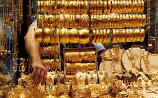 أسعاره في مصر أعلى من المستويات العالمية: هل يحافظ الذهب على بريقه كـ