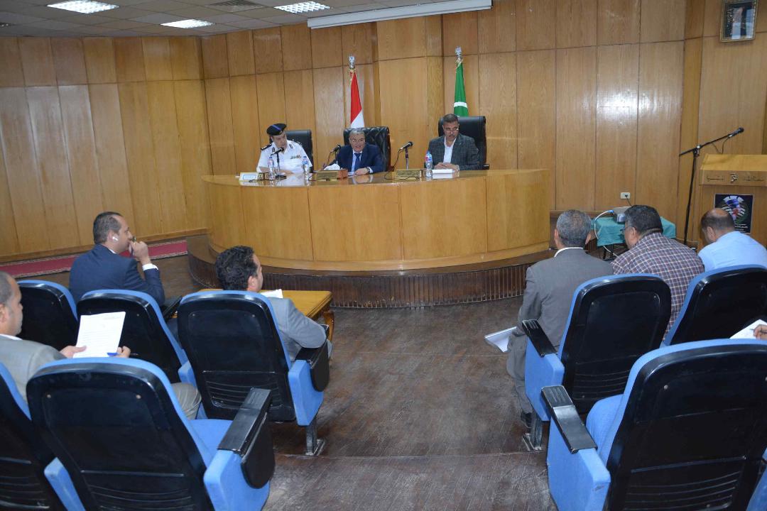 محافظ المنيا يوافق على بدء إجراءات التقنيين لعدد من الطلبات لأراضي أملاك الدولة بعد استيفاء الضوابط والشروط