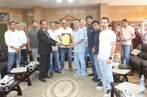 رئيس جامعة جنوب الوادي يلتقي بالطلاب الوافدين