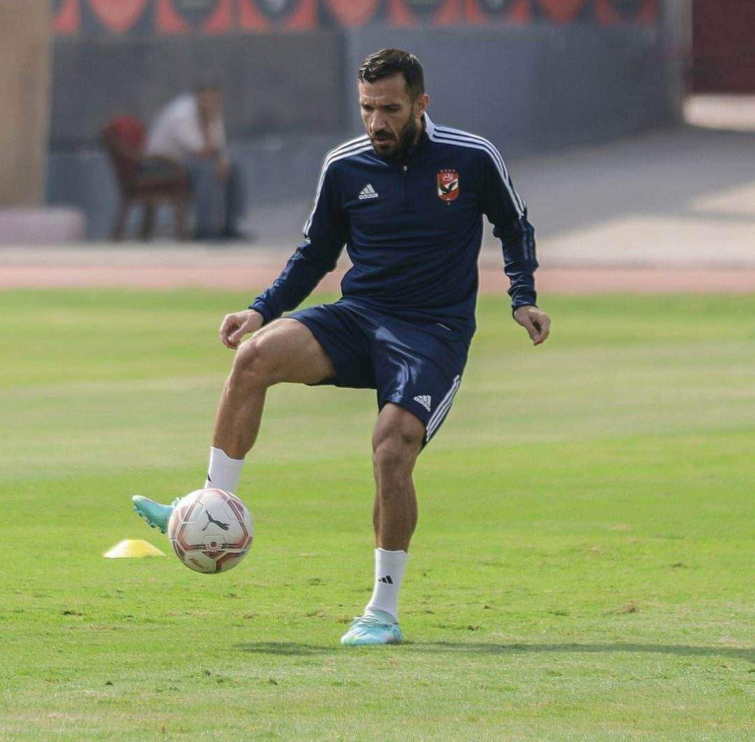 لاعب الأهلي ينتظم في التدريبات بعد تعافيه من نزلة البرد ‏

