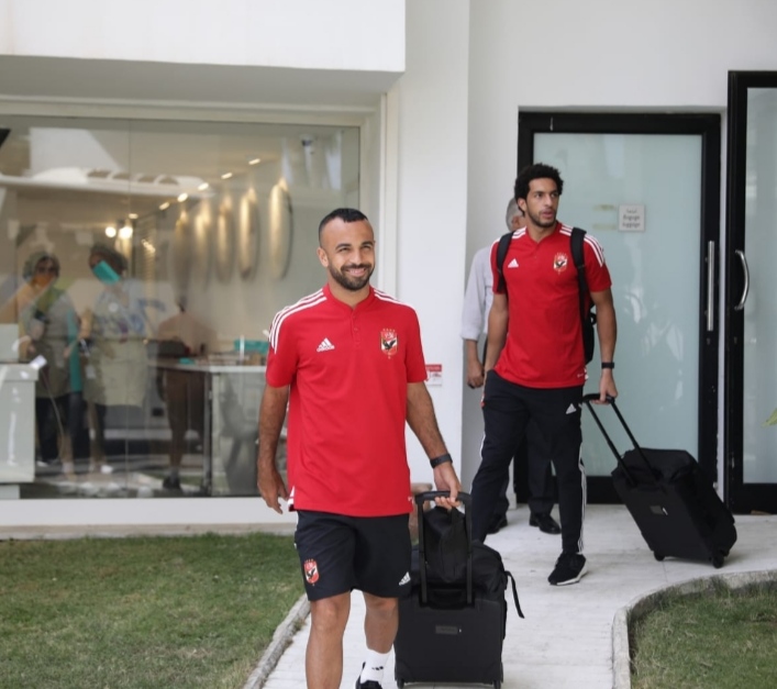 بعثة الأهلي تتوجه إلى ملعب «بن جنات» استعدادًا لمباراة الاتحاد المنستيري