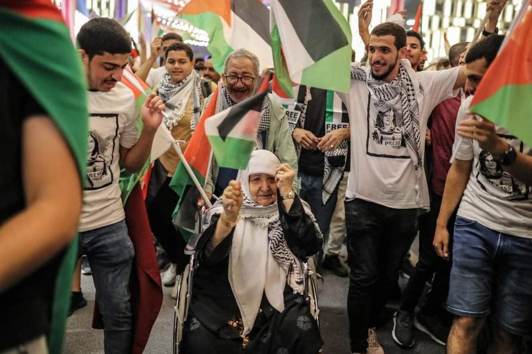بالصور .. فلسطين حاضرة بمونديال قطر 2022