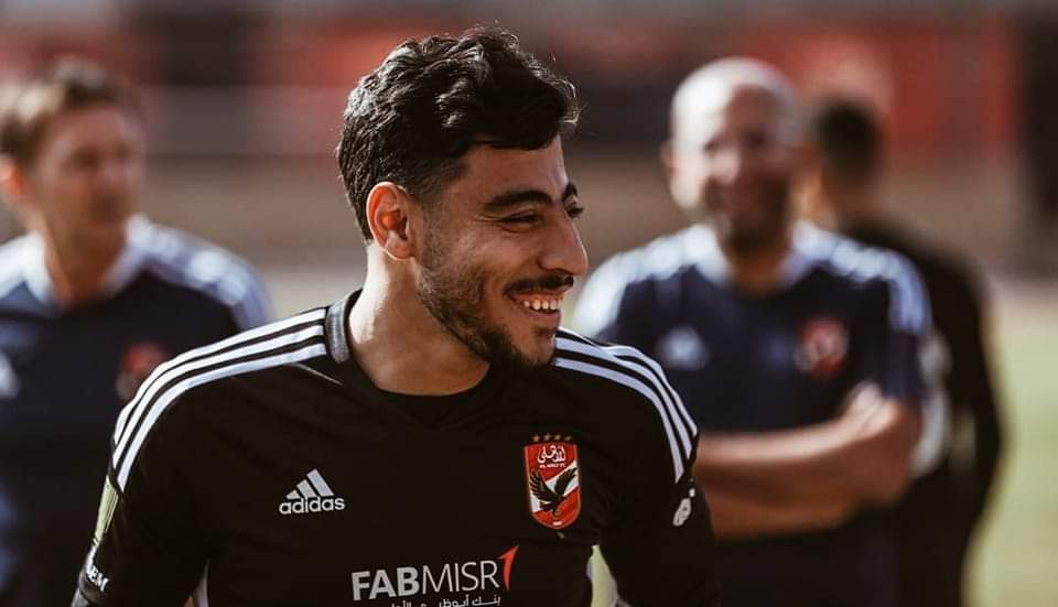 أول تعليق من لاعب الأهلي بعد إصابته بقطع في الرباط الصليبي 