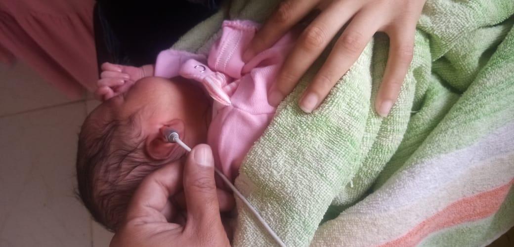 توقيع الكشف الطبي على 12 ألف طفلاً حديث الولادة بمراكز المنيا 