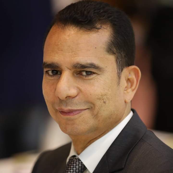 رئيس جامعة جنوب الوادى يهنىء الدكتور ابو الفضل بدران بحصوله على جائزة الدولة التقديرية في الآداب