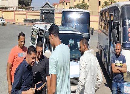 محافظة الجيزة : ضبط ٣٦ سيارة سرفيس غير ملتزمة بأجرة الركوب المحددة وتقوم بتقسيم خط السير وإتخاذ الإجراءات القانونية حيالهم
