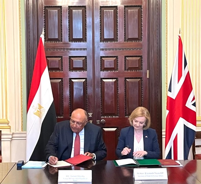 وزير الخارجية ونظيرته البريطانية يوقعان أول قرار لمجلس المشاركة بين مصر والمملكة المتحدة 
