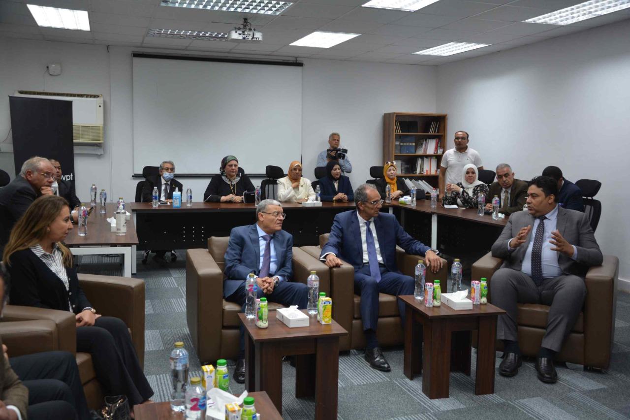 وزير الاتصالات يفتتح مكتب بريد الشباب والمستقبل بالحي الرابع بمدينة المنيا الجديدة 