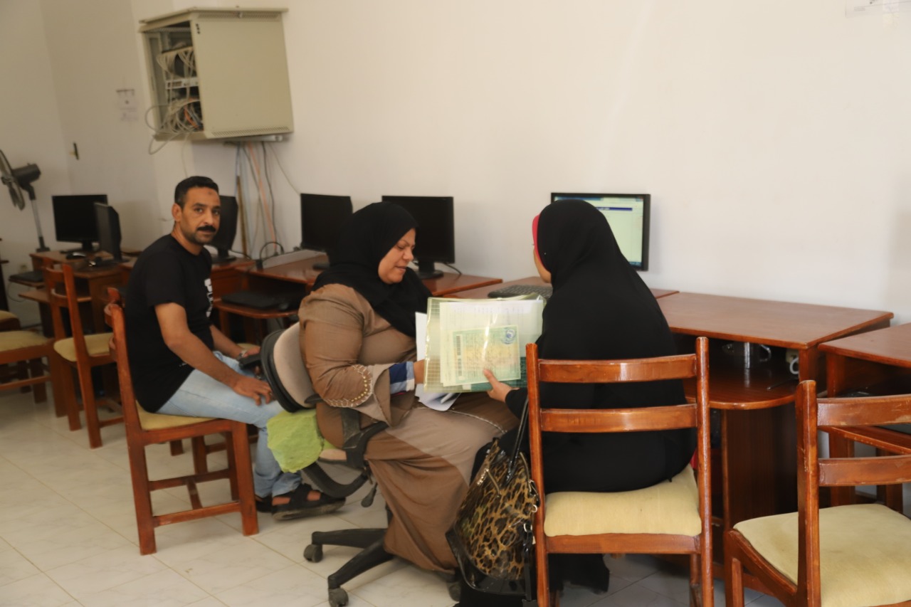 معامل التنسيق الالكتروني بجامعة جنوب الوادي تستقبل طلاب المرحلة الاولى