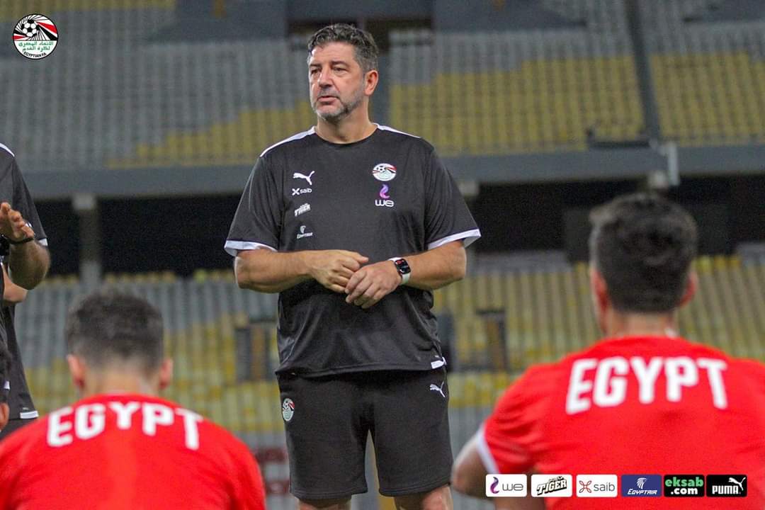 بالصور .. منتخب مصر يواصل تدريباته باستاد برج العرب 


