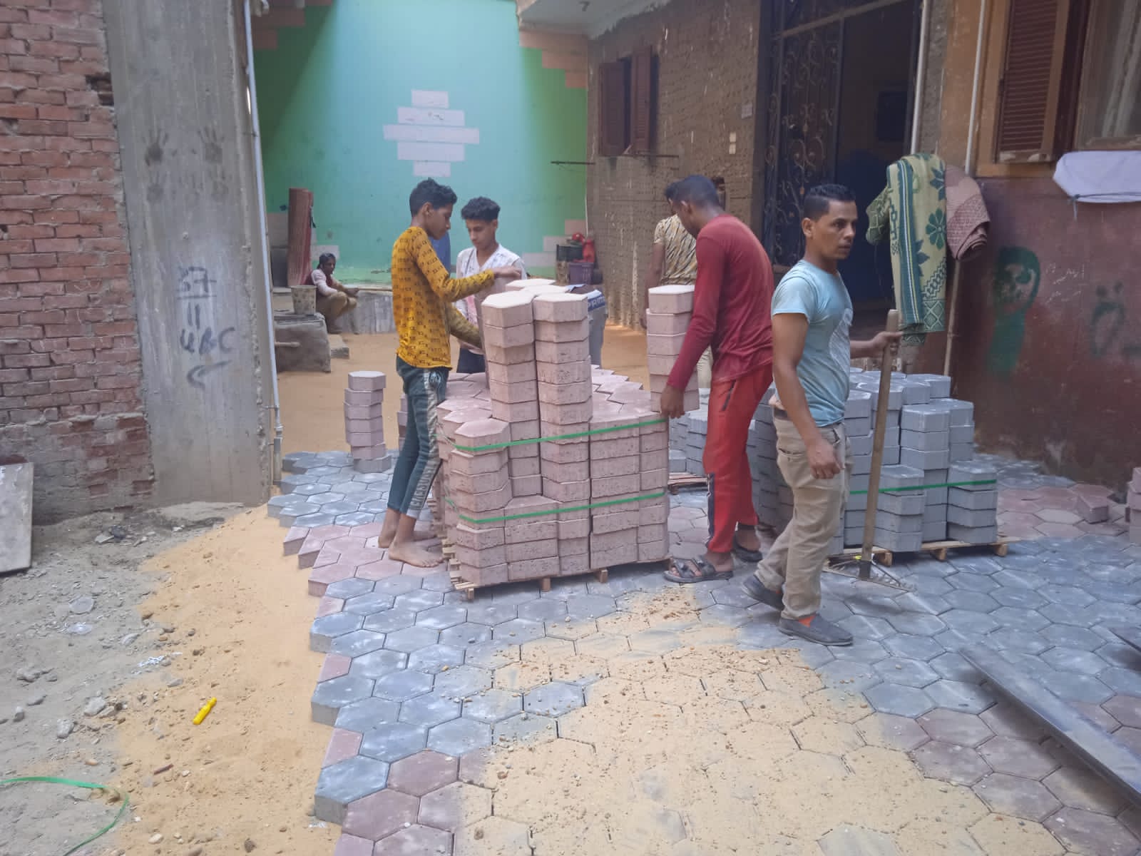 محافظ الجيزة : بدء أعمال تطوير ورصف شوارع بالهرم وجنوب وشمال والطالبية