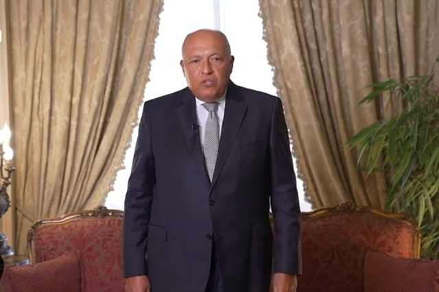 وزير الخارجية يوجه رسالة حول أهمية عدم تشتيت الانتباه عن عمل المناخ الدولى
