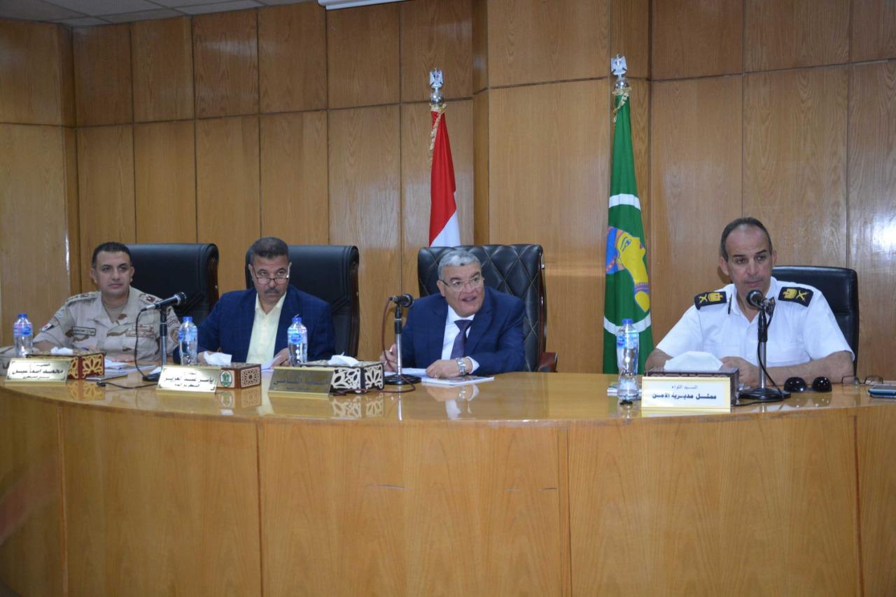محافظ المنيا يوافق على بدء إجراءات التقنيين لعدد من الطلبات على أراضي أملاك الدولة