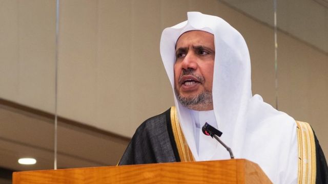 رابطة العالم الإسلامي تواصل تقديم المواد والمساعدات الإغاثية إلى الصومال