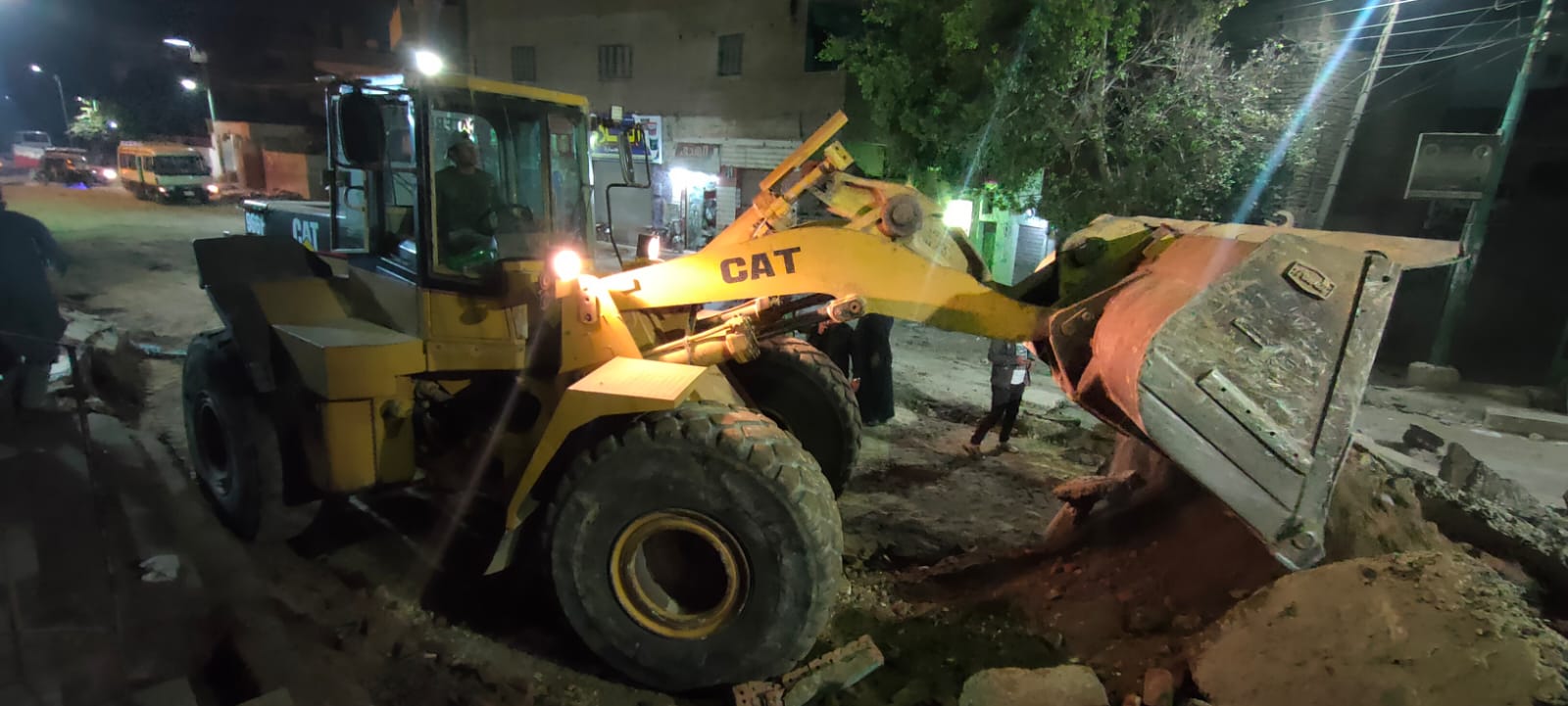 محافظ الجيزة : إزالة التعديات والبروز  بشوارع ابو هميلة وطراد النيل القيراطيين بالعياط وأوسيم تمهيداً للتطوير