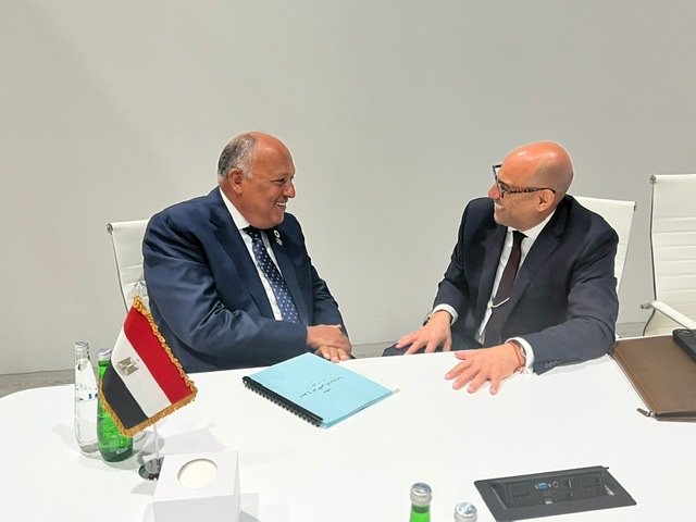 على هامش قمة أبو ظبي .. شكري يلتقي السكرتير التنفيذي لإتفاقية الأمم المتحدة لتغير المناخ