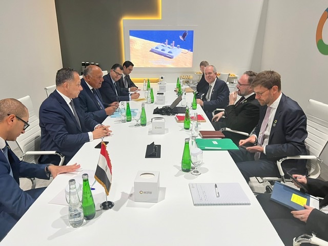 وزير الخارجية يستقبل الوزير الدنماركي للتعاون التنموي والسياسات المناخية في الإمارات
