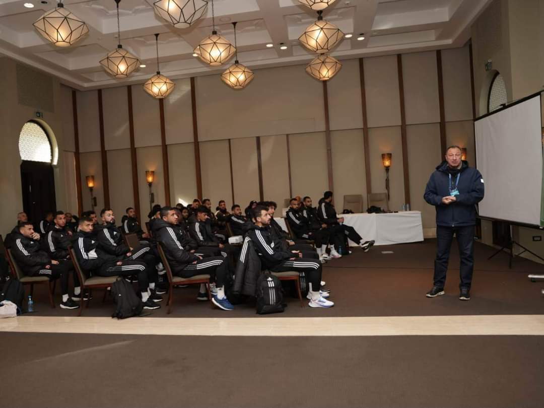 الخطيب للاعبي الأهلي : البداية مهمة .. ثقتي بكم كبيرة وجماهيرنا تستحق الأفضل 