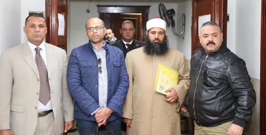 إحالة ياسر قريش إلى المحاكمة الجنائية لتداخله في وظيفة عمومية وإذاعته أخبارًا كاذبة

