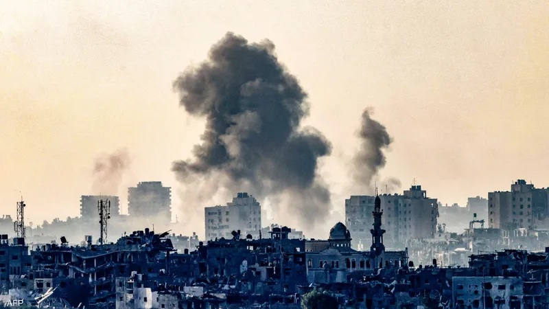 الاحتلال يقطع الإنترنت والاتصالات ويعزل غزة عن العالم بالتزامن مع قصف هو الأعنف منذ بداية العدوان

