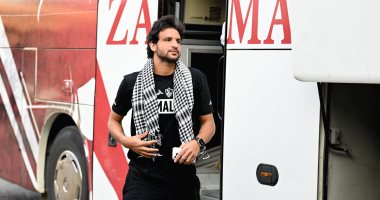 بالصور | وصول لاعبي الزمالك ستاد القاهرة بالشال الفلسطيني قبل مباراة سموحه