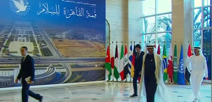 السيسي يستقبل محمد بن زايد في مقر انعقاد قمة القاهرة للسلام
