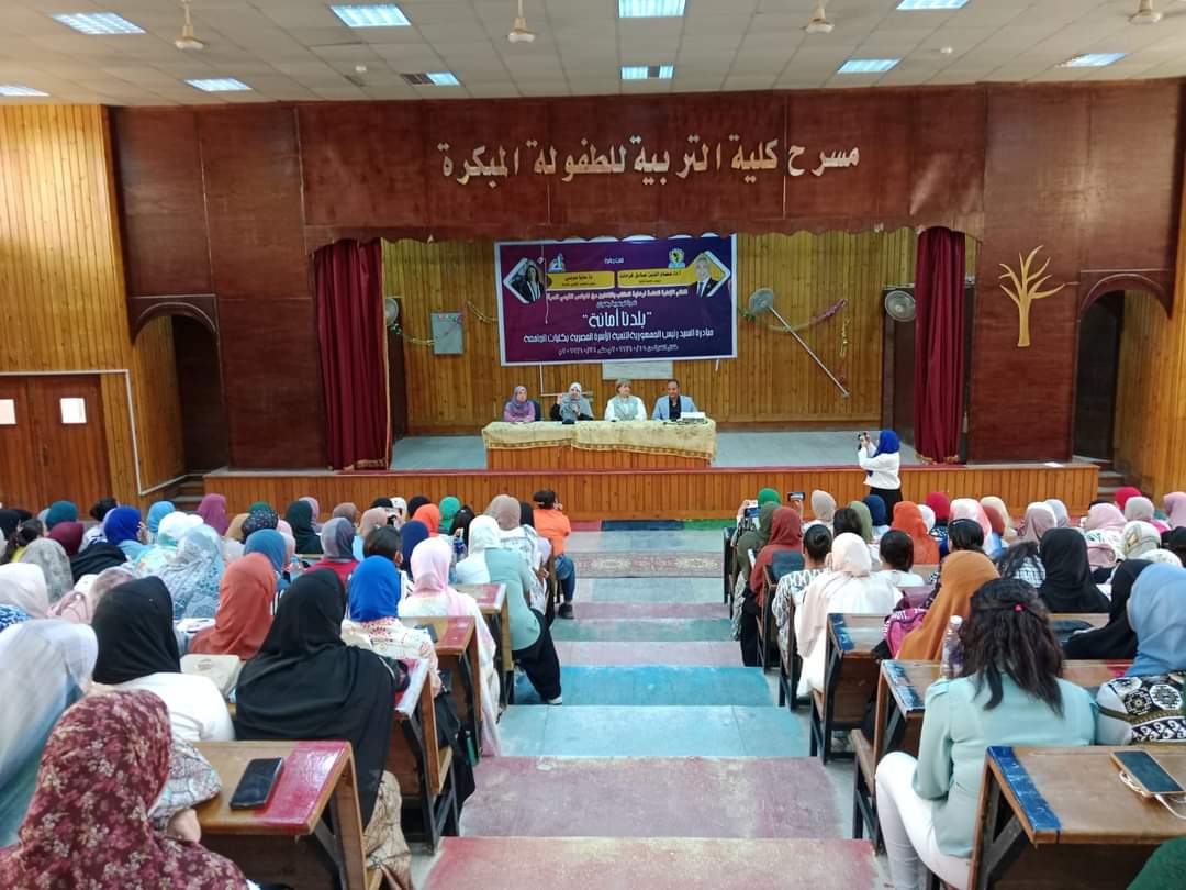 إقبال كثيف من طالبات الطفولة والآداب على أولى ندوات المجلس القومي للمرأة بجامعة المنيا ضمن حملة 