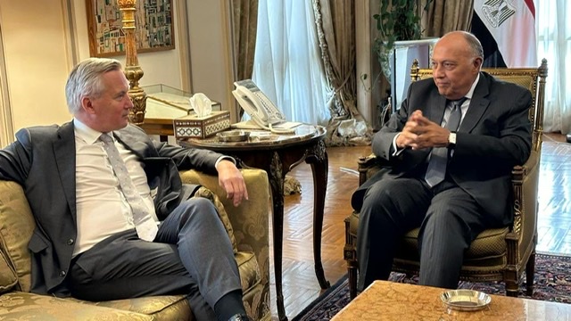 شكري يثمن نموذج التعاون المتكامل مع هولندا في مجال الهجرة


