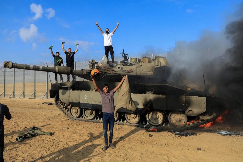 المقاومة تأسر جنودا وتسيطر على 3 مستوطنات: مقتل 22 وإصابة 500 من جنود الاحتلال