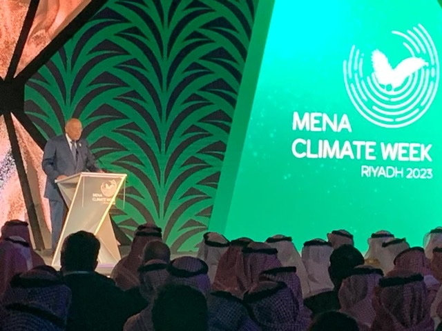 وزير الخارجية يعود إلى أرض الوطن عقب مشاركته في افتتاح أسبوع المناخ  بالرياض