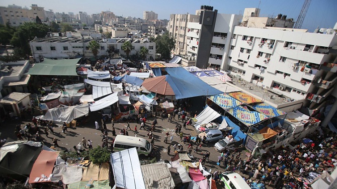 الاحتلال يمهل الأطباء والجرحى والنازحين ساعة واحدة لإخلاء مجمع الشفاء 